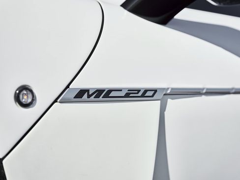 Used 2023 Maserati MC20 Base image 10