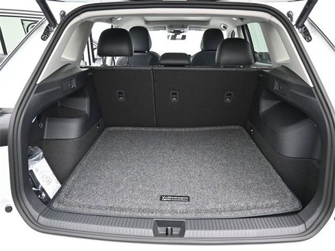 New 2026 Volkswagen Tiguan SE image 12