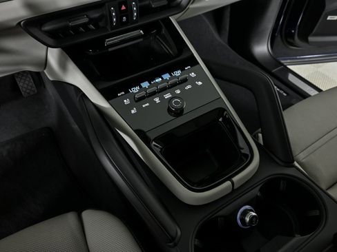 New 2025 Porsche Cayenne Coupe image 18