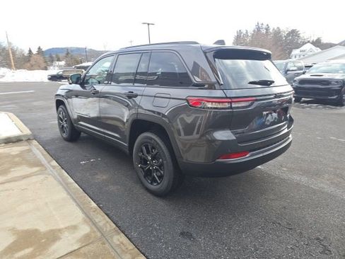 New 2026 Jeep Grand Cherokee Laredo image 4