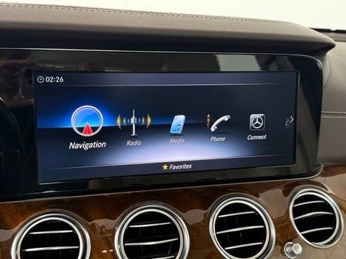 Used 2019 Mercedes-Benz E 300 4MATIC image 32