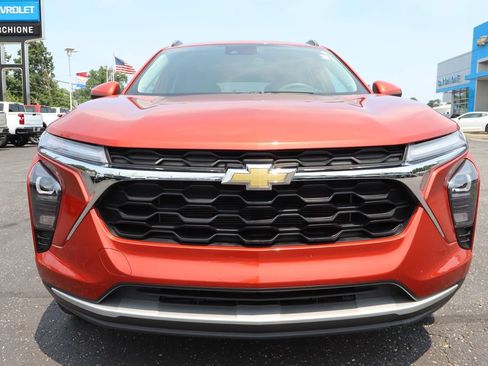Used 2024 Chevrolet Trax LT FWD image 36