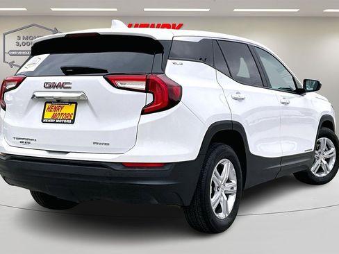 Used 2024 GMC Terrain SLE image 7