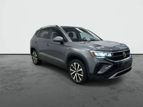 Used 2024 Volkswagen Taos SE FWD image 5