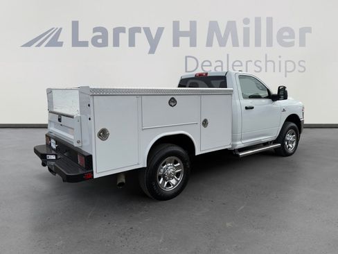 Used 2024 RAM 3500 Tradesman w/ Chrome Appearance Group image 5