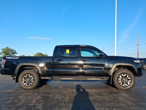 Used 2023 Toyota Tacoma TRD Off-Road w/ TRD Premium Off Road Package AWD/4WD image 5