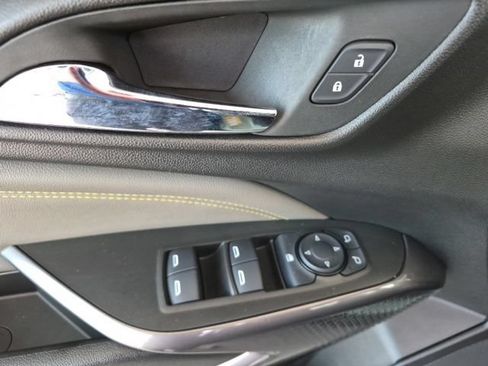 Used 2025 Chevrolet Trax ACTIV FWD image 16