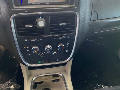 Used 2014 Dodge Grand Caravan SXT FWD image 33