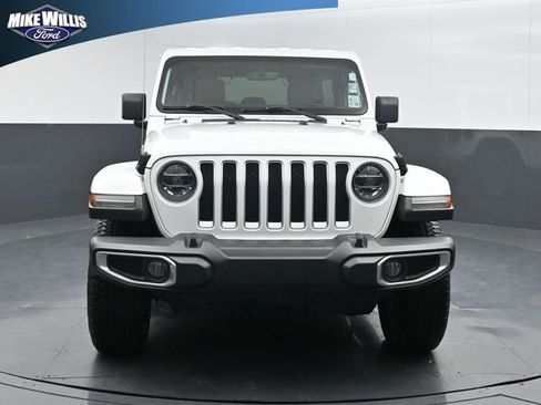 Used 2018 Jeep Wrangler Unlimited Sahara image 2