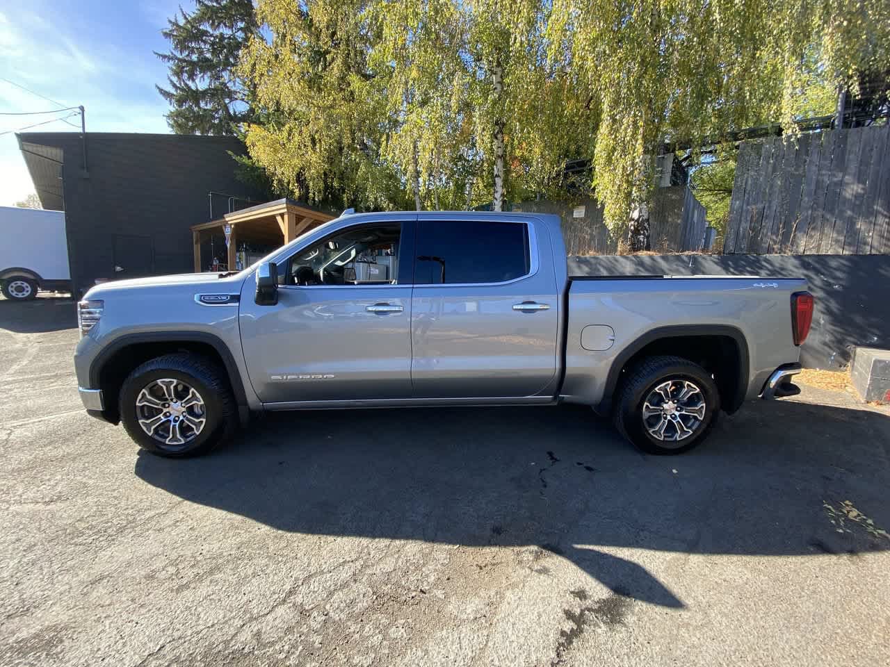 Used 2025 GMC Sierra 1500 SLT AWD/4WD image 3