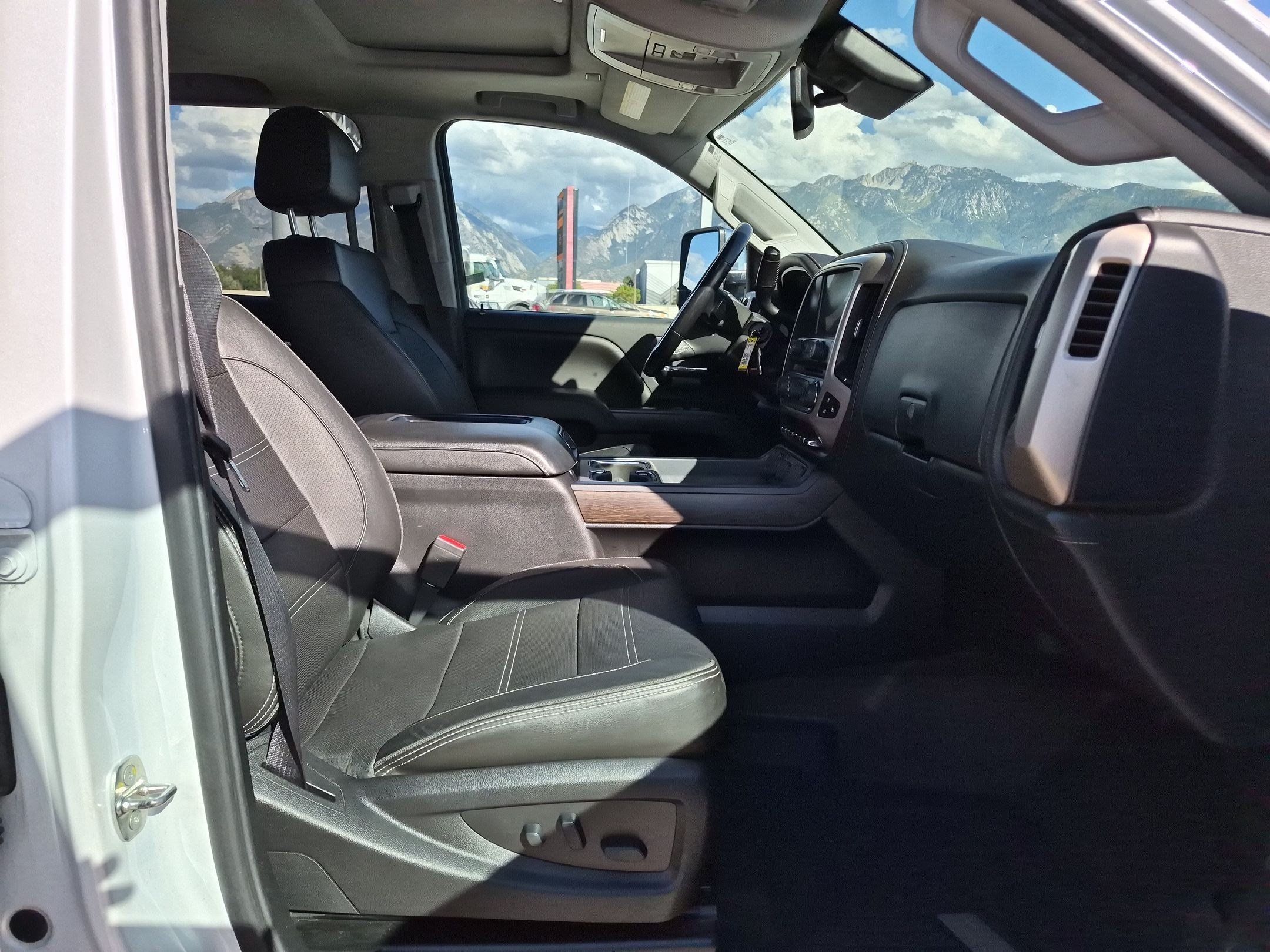 Used 2019 GMC Sierra 3500 Denali w/ Duramax Plus Package AWD/4WD image 27