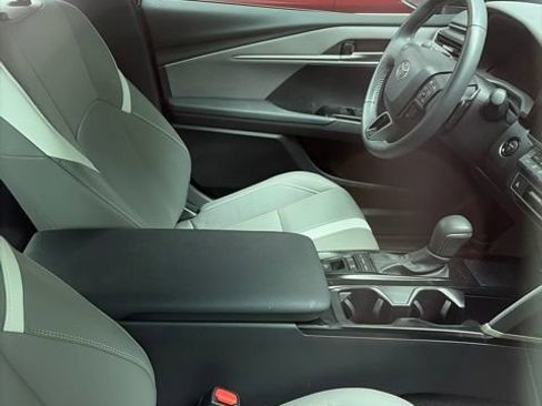 Used 2025 Toyota Camry SE w/ Convenience Package FWD image 11