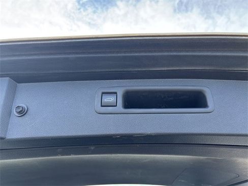 Used 2022 Toyota Highlander XLE image 17