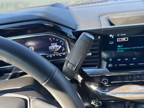 Used 2024 Chevrolet Silverado 2500 LTZ w/ LTZ Premium Package image 18