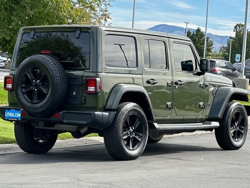 Used 2021 Jeep Wrangler Unlimited Sahara AWD/4WD image 2