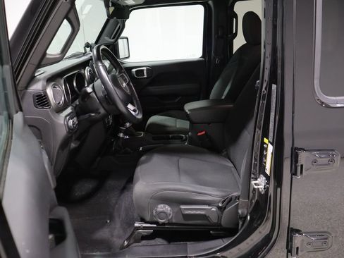 Used 2020 Jeep Gladiator Overland AWD/4WD image 11