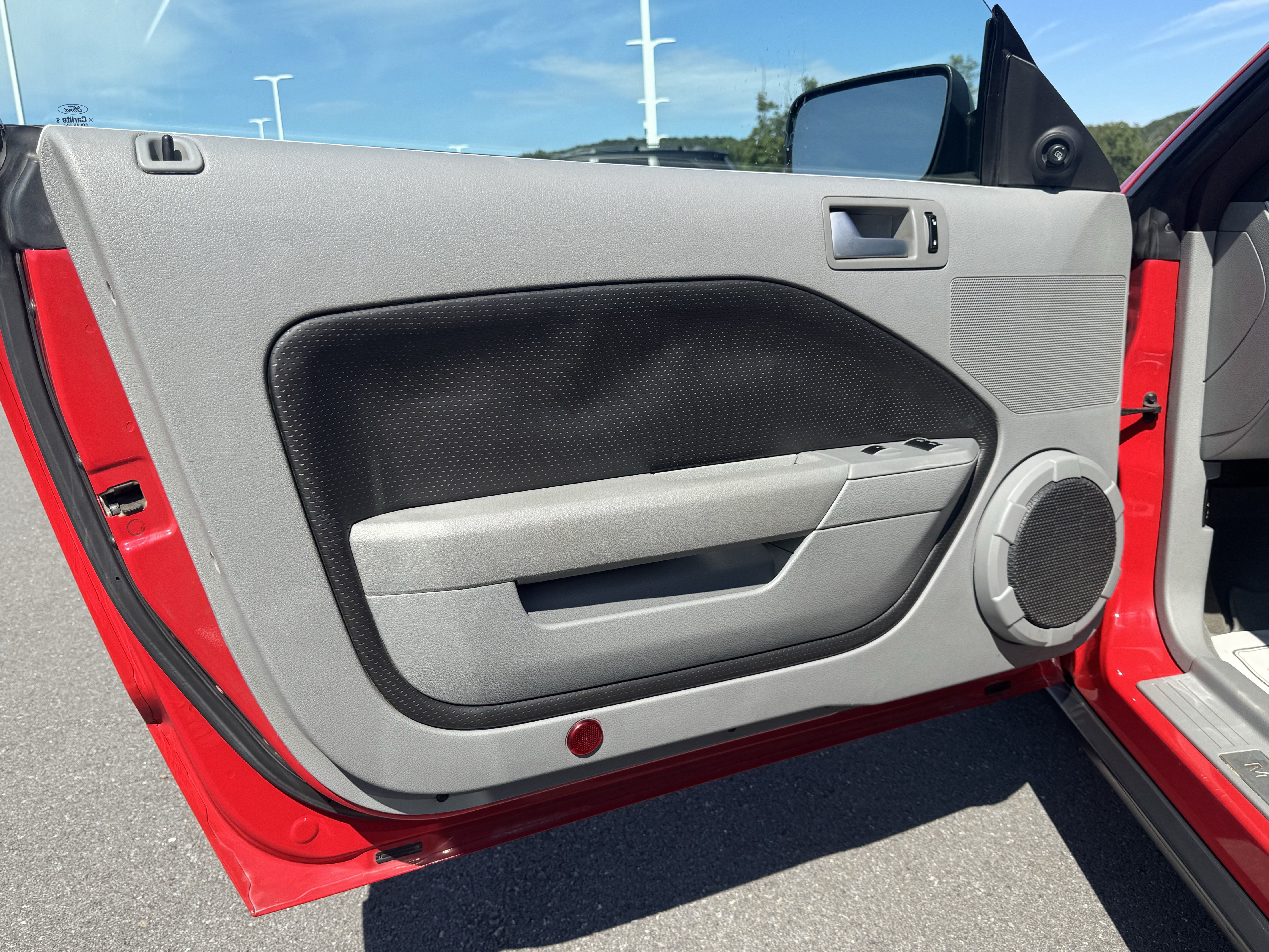Used 2009 Ford Mustang Convertible RWD image 13