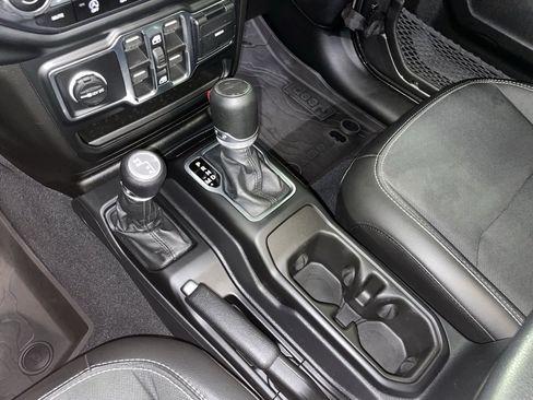 Used 2023 Jeep Gladiator Sport S image 19