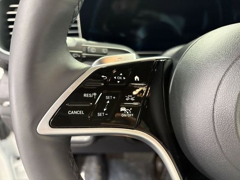 Used 2025 Mercedes-Benz GLE 450e 4MATIC image 11