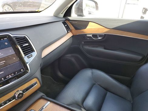 Certified 2023 Volvo XC90 B6 Plus image 22