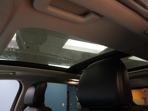 Used 2018 Ford Edge Titanium w/ Equipment Group 301A AWD/4WD image 4