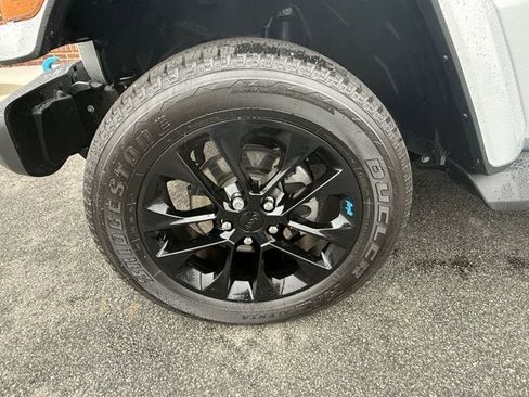 Used 2023 Jeep Wrangler Sahara w/ Cold Weather Group image 11