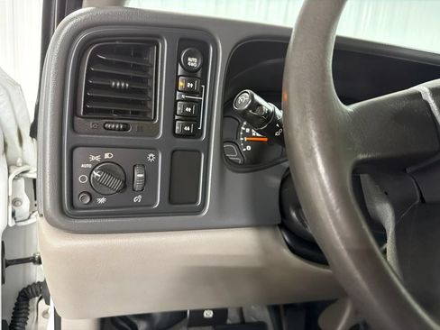 Used 2004 Chevrolet Tahoe 4WD w/ Skid Plate Package image 26