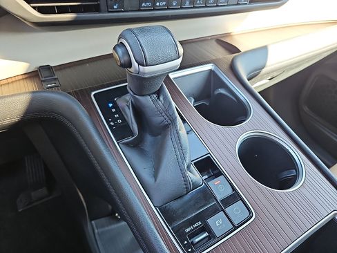 Used 2023 Toyota Sienna XLE image 16