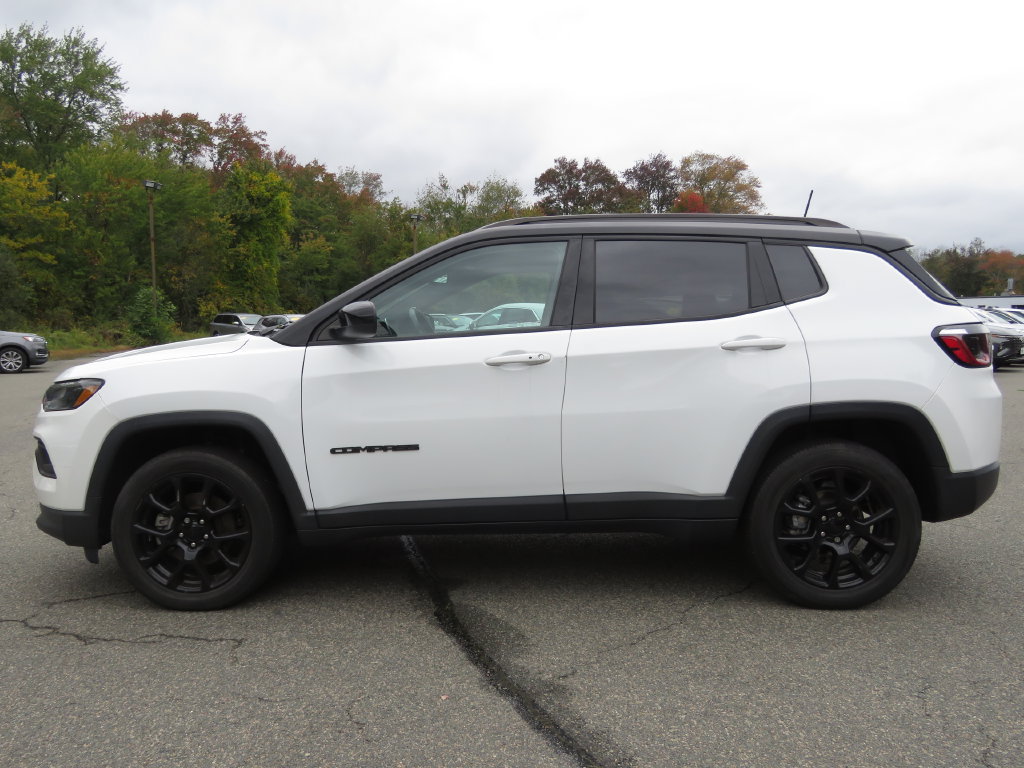 Used 2022 Jeep Compass Latitude w/ Sun and Sound Group AWD/4WD image 8