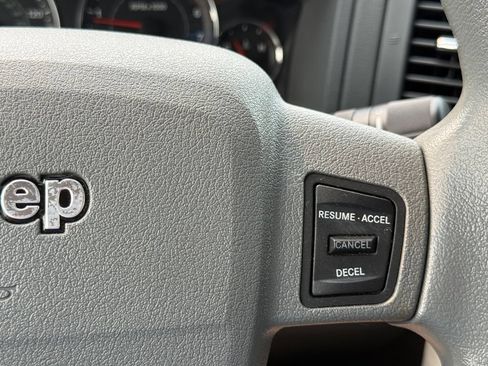 Used 2007 Jeep Grand Cherokee Laredo w/ Cargo Convenience Group AWD/4WD image 15
