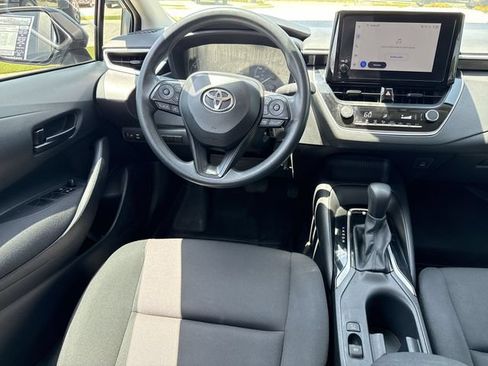 Used 2025 Toyota Corolla LE FWD image 10