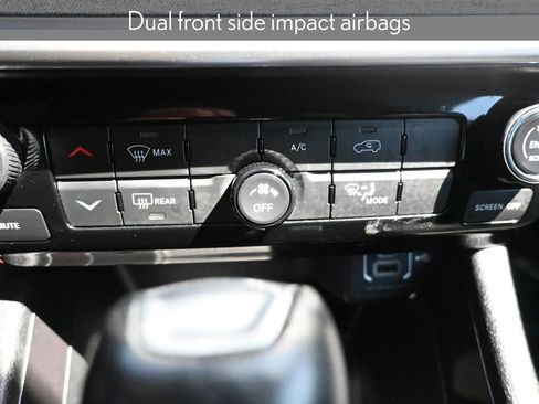 Used 2024 Jeep Compass Latitude image 17