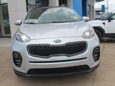 Used 2019 Kia Sportage EX w/ EX Premium Package FWD image 2