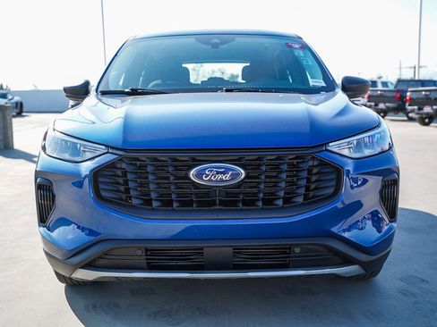 Used 2023 Ford Escape FWD image 2