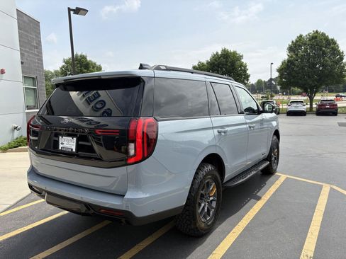 Used 2025 Ford Expedition Tremor AWD/4WD image 6