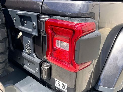 Used 2021 Jeep Wrangler Unlimited Sahara AWD/4WD image 32