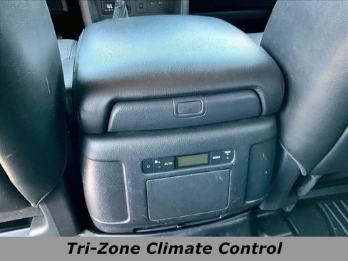 Used 2022 Nissan Armada SL w/ Captain's Chairs Package AWD/4WD image 10