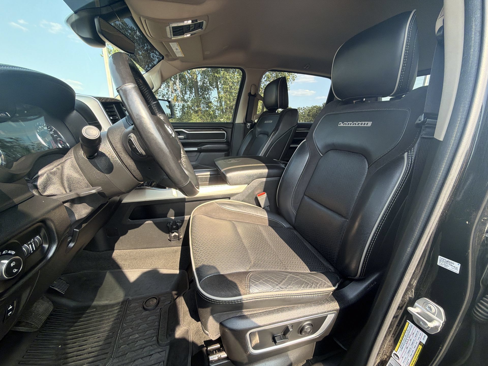 Used 2020 RAM 1500 Laramie AWD/4WD image 11
