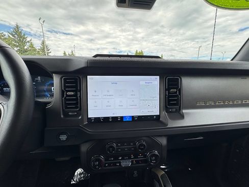 Used 2025 Ford Bronco Badlands AWD/4WD image 28