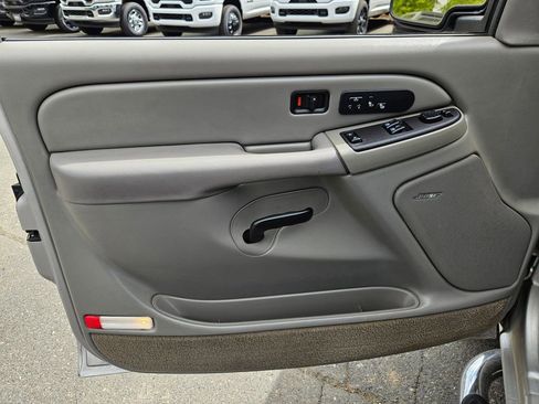 Used 2004 Chevrolet Silverado 1500 LT w/ Light Duty Power Package RWD image 10