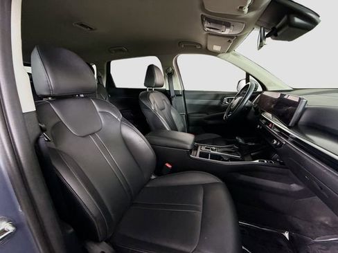 Used 2024 Kia Sorento S image 28