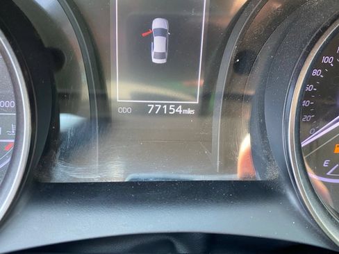 Used 2021 Toyota Camry SE FWD image 5