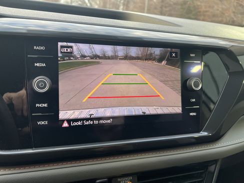 Certified 2022 Volkswagen Taos SEL image 24