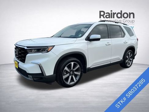 Used 2025 Honda Pilot Touring image 3