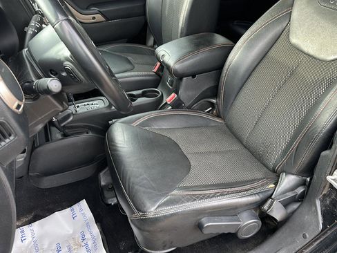 Used 2016 Jeep Wrangler Unlimited Sahara image 20