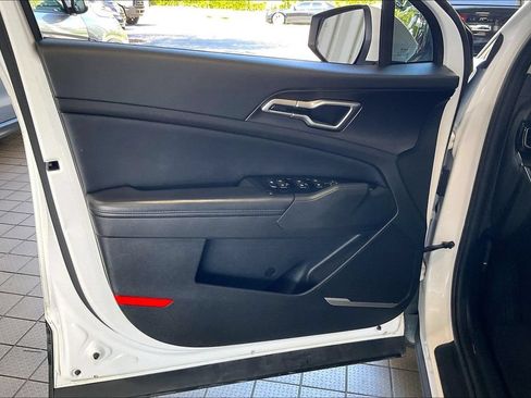 Used 2023 Kia Sportage EX FWD image 2