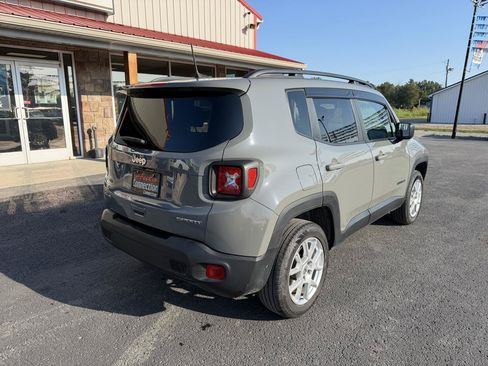 Used 2022 Jeep Renegade Sport w/ Sport Appearance Group AWD/4WD image 4