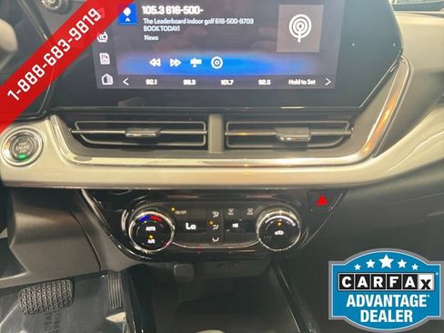 Used 2025 Chevrolet Trax LT FWD image 4