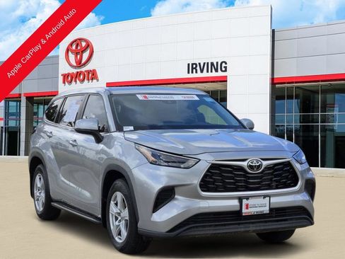 Used 2023 Toyota Highlander L FWD image 2