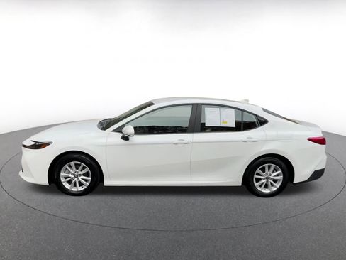 Used 2025 Toyota Camry LE image 10